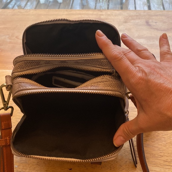 Street Level light tan Crossbody purse - Picture 4 of 8